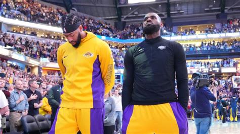 Lakers odds to make playoffs: Play.